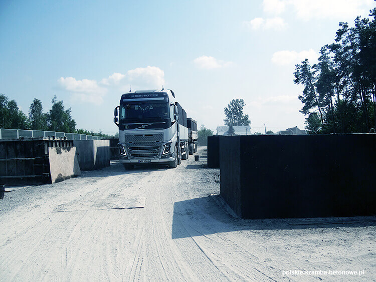 Transport szamb betonowych  w Koninie
